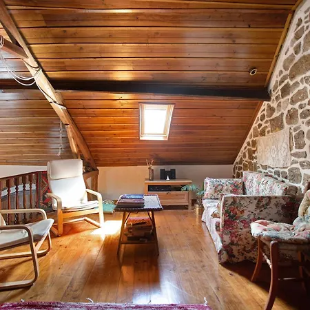 Casa Do Largo * Mendiga