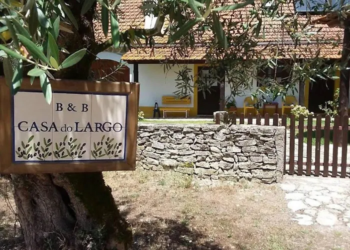 Casa Do Largo * Mendiga